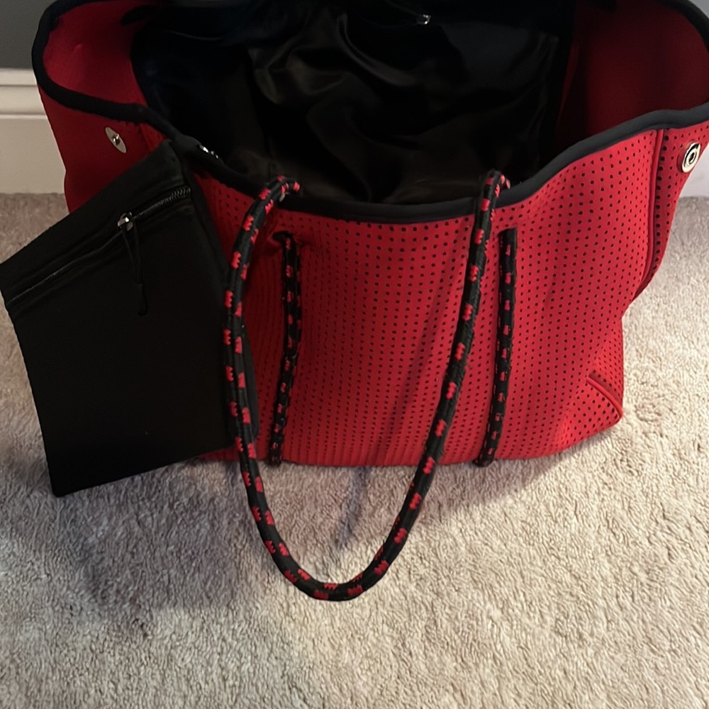 Red Chukka neoprene bag - Picture 3 of 3